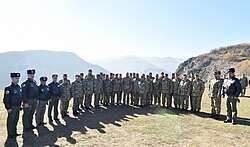 Prezident İ.Əliyev hərbçilərin əhatəsində